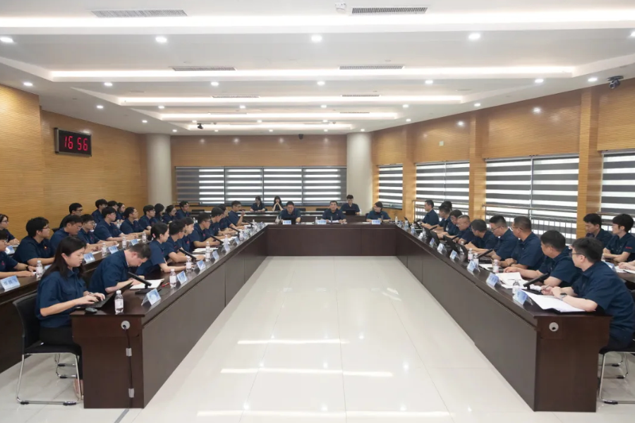 中國(guó)重汽集團(tuán)召開2025屆新員工一線實(shí)習(xí)工作座談會(huì)